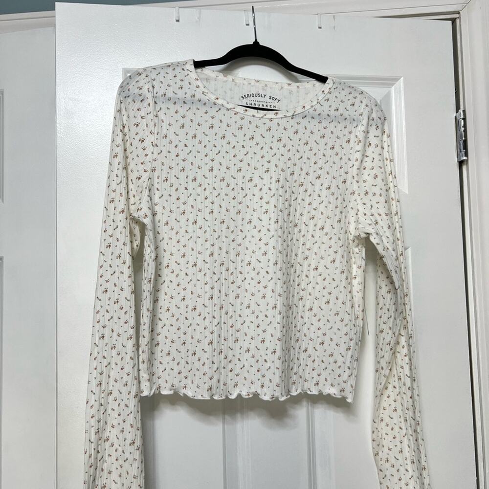 NWT Aeropostale Women's White Floral Top (L)